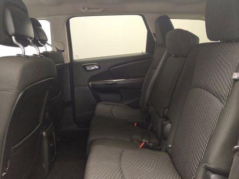 Used 2020 Dodge Journey SE w/ SE Popular Equipment Group FWD image 18