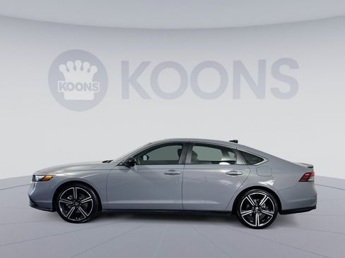 Used 2023 Honda Accord Sport image 2