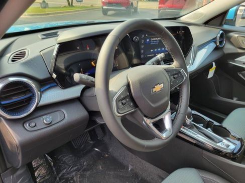 New 2026 Chevrolet Trax LT w/ Sunroof Package FWD image 9