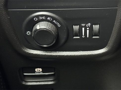 Used 2023 Jeep Grand Cherokee L Laredo image 44