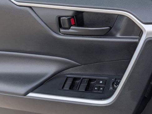 Used 2022 Toyota RAV4 LE image 23