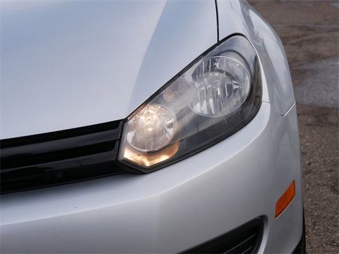 Used 2012 Volkswagen Golf 4-Door image 10