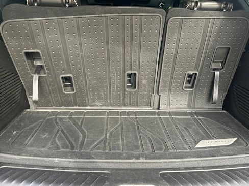 Used 2023 GMC Yukon SLT image 17