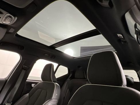 Used 2021 Volvo XC40 T5 R-Design w/ Advanced Package image 16