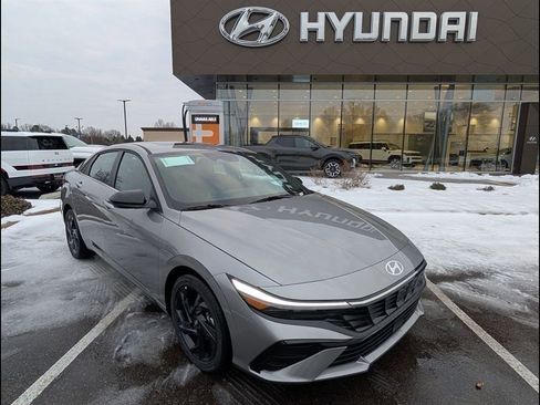 New 2026 Hyundai Elantra SEL Sport Premium FWD image 4