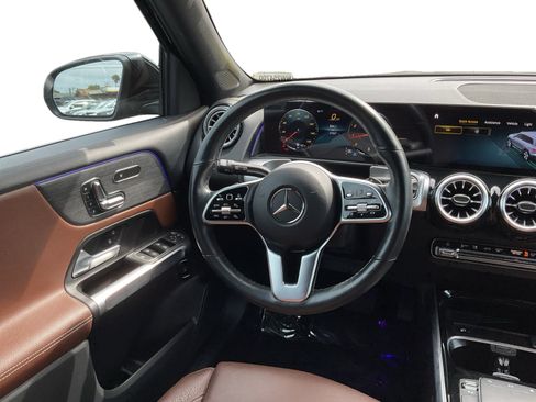 Used 2022 Mercedes-Benz GLB 250 4MATIC image 11