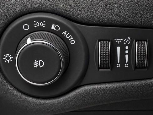 Used 2017 Jeep Cherokee Limited AWD/4WD image 35