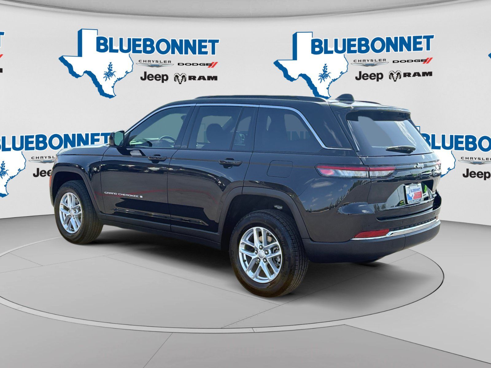 Certified 2026 Jeep Grand Cherokee Laredo X RWD image 7