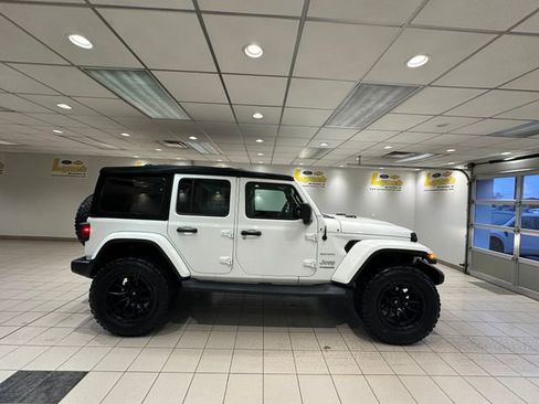 Used 2018 Jeep Wrangler Unlimited Sahara image 3