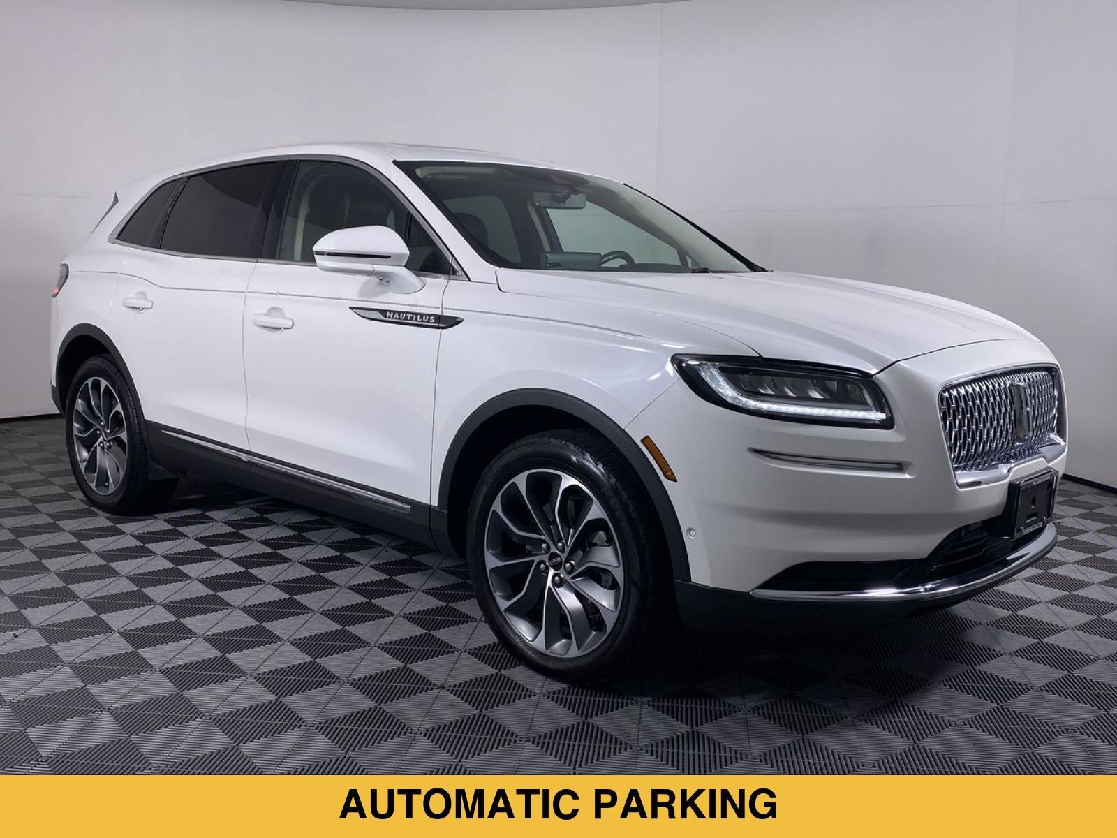 Used 2023 Lincoln Nautilus Reserve w/ Equipment Group 201A AWD/4WD image 22