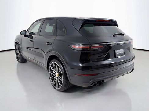Used 2022 Porsche Cayenne S Platinum AWD/4WD image 3