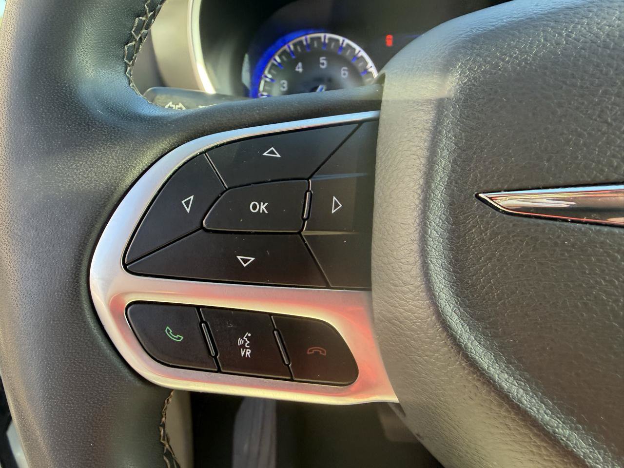 Used 2022 Chrysler Pacifica Touring-L FWD image 27