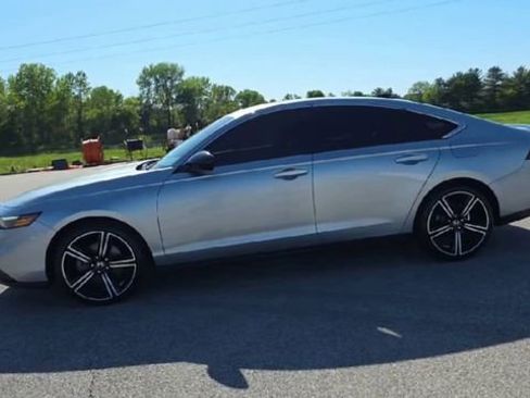 Used 2024 Honda Accord Sport image 4