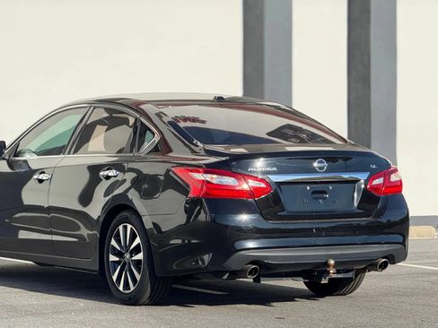 Used 2017 Nissan Altima 2.5 SL w/ 2.5 Technology Package FWD image 16