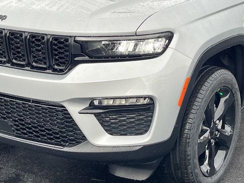 New 2025 Jeep Grand Cherokee Limited w/ Black Appearance Package image 10