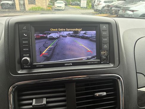 Used 2019 Dodge Grand Caravan SE FWD image 27