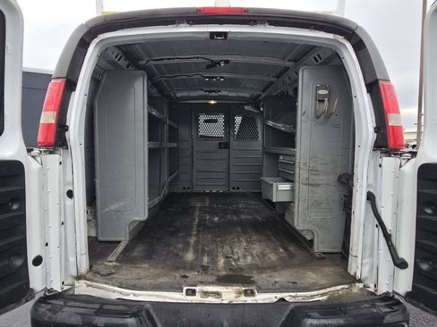 Used 2017 Chevrolet Express 2500 image 10