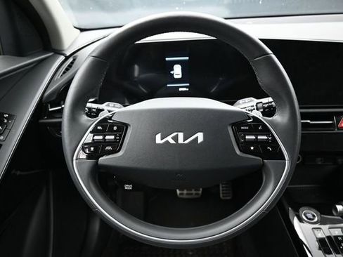 Used 2023 Kia Niro EX Touring FWD image 15