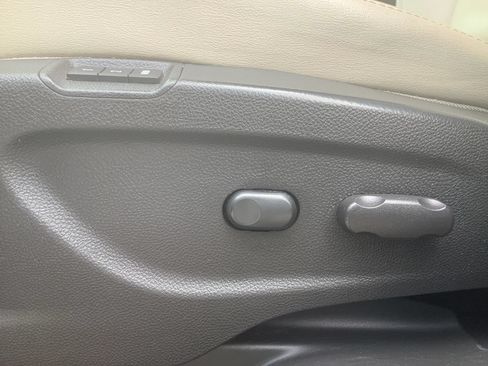 Used 2017 Buick Encore Essence FWD image 27