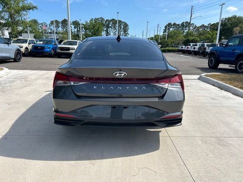 Used 2022 Hyundai Elantra SEL FWD image 5