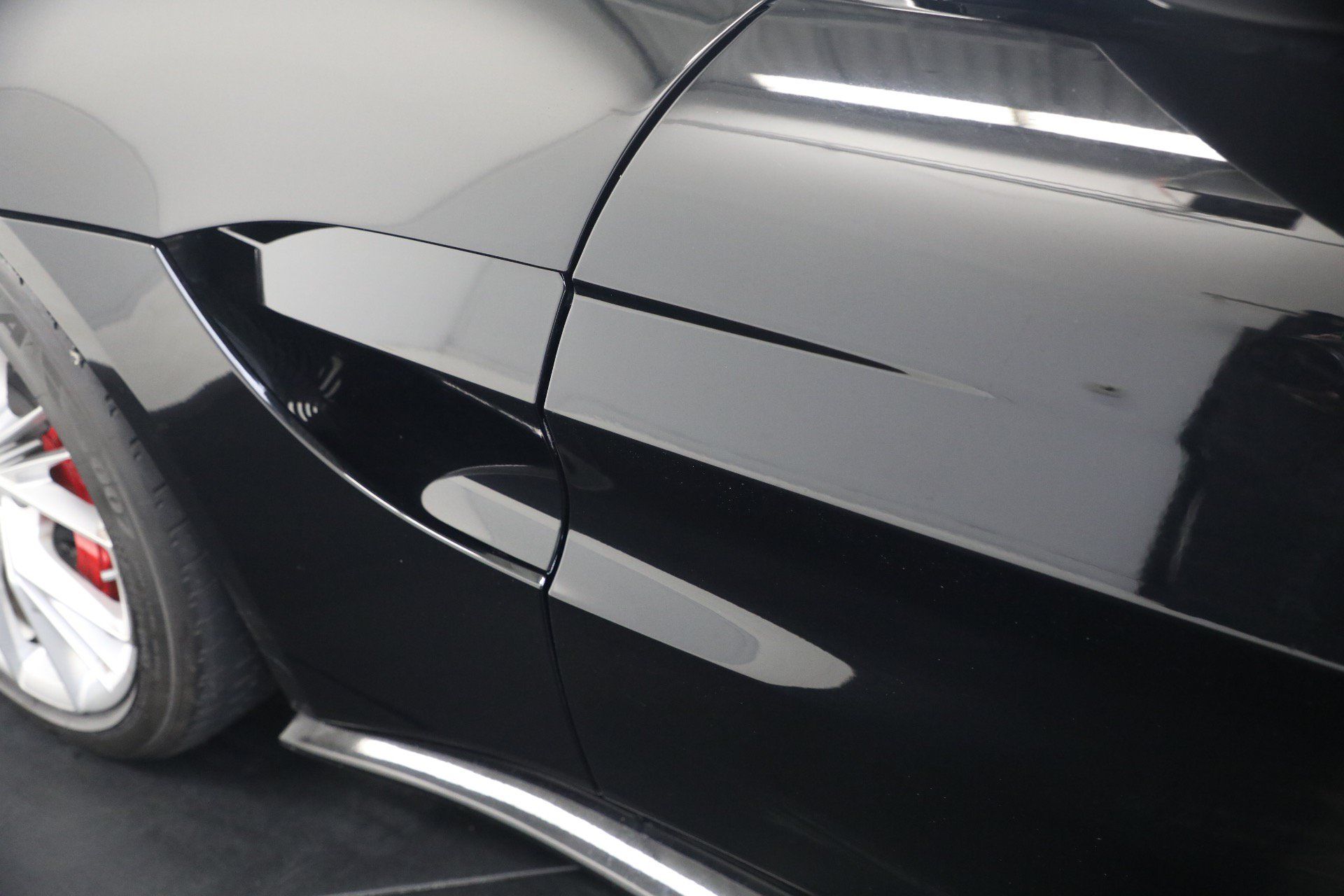 Used 2021 Aston Martin V8 Vantage Roadster RWD image 31