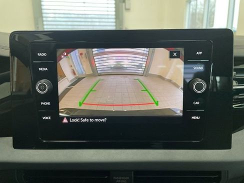 Certified 2025 Volkswagen Jetta SE image 19