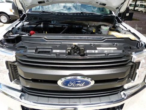 Used 2018 Ford F550 2WD Regular Cab Super Duty image 9