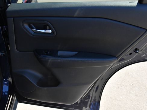 Used 2025 Nissan Rogue SV FWD image 41