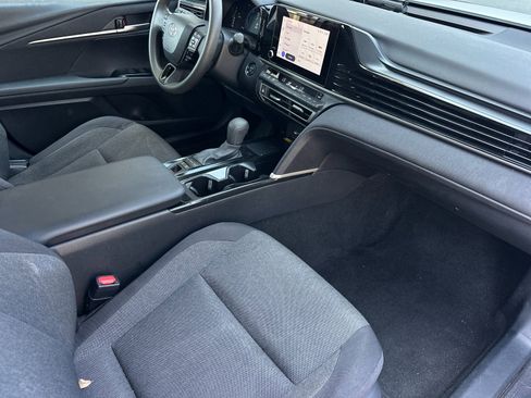 Used 2025 Toyota Camry LE image 14