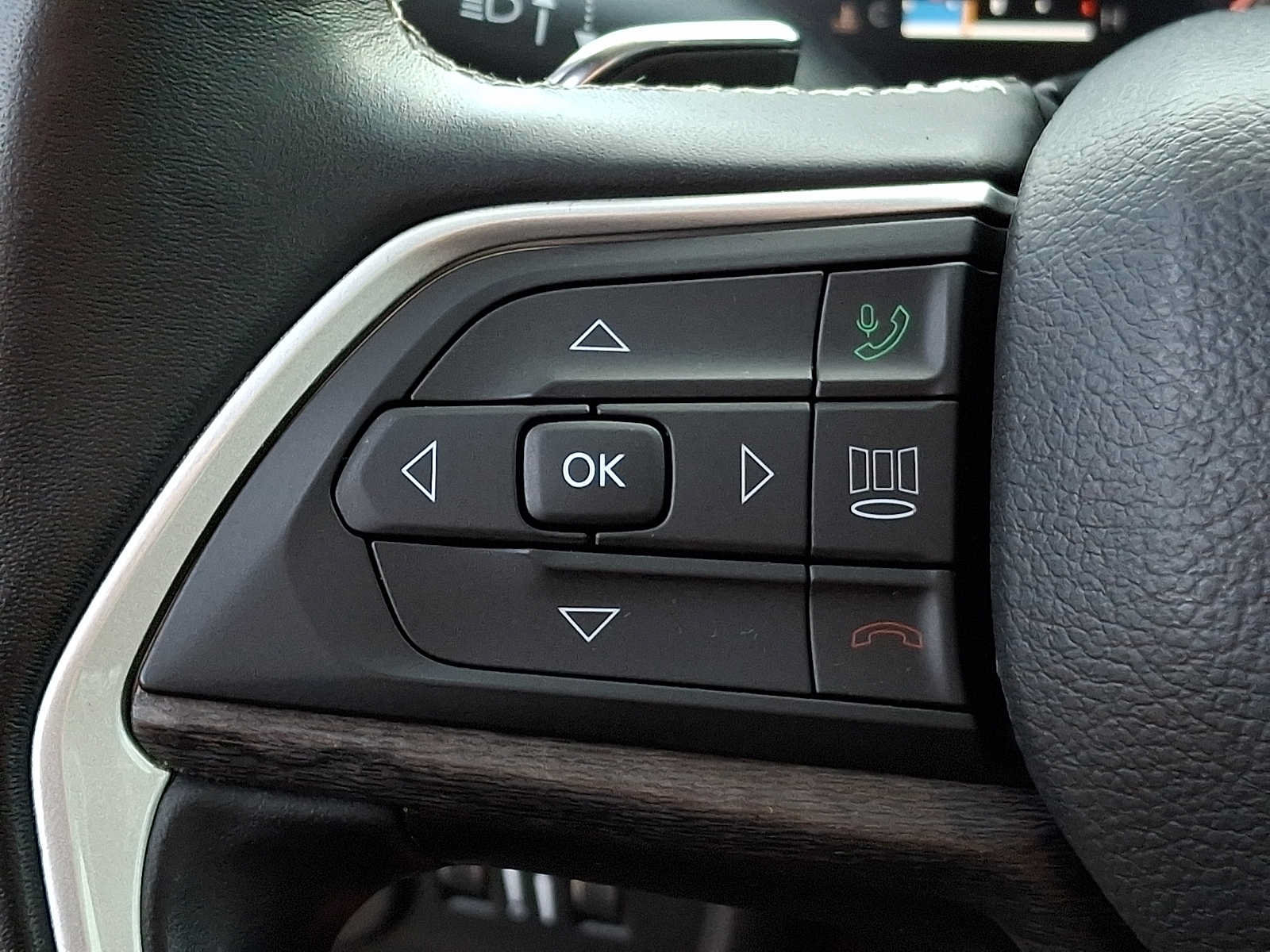 Used 2022 Jeep Grand Cherokee L Limited AWD/4WD image 19