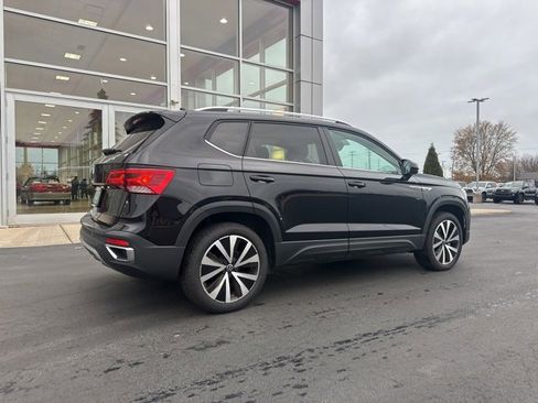 Used 2024 Volkswagen Taos SE image 9