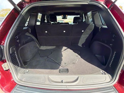 Used 2019 Jeep Grand Cherokee Altitude image 12