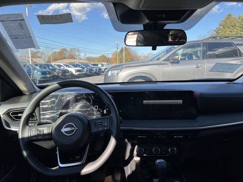 New 2025 Nissan Kicks SV image 4