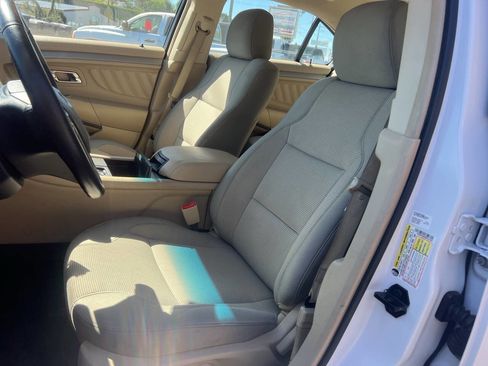 Used 2017 Ford Taurus SEL image 11