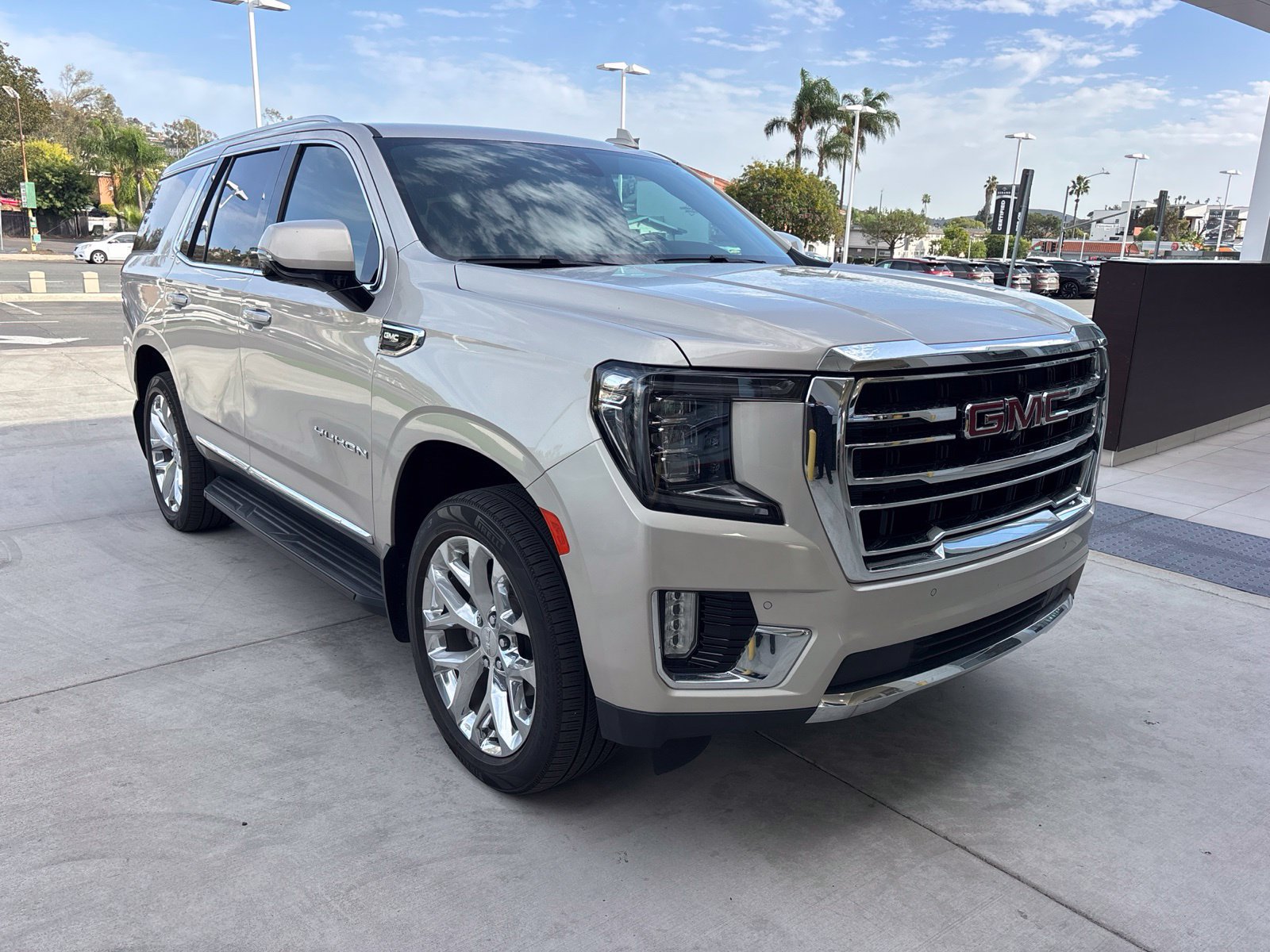 Used 2021 GMC Yukon SLT w/ Rear Media and Nav Package AWD/4WD image 6