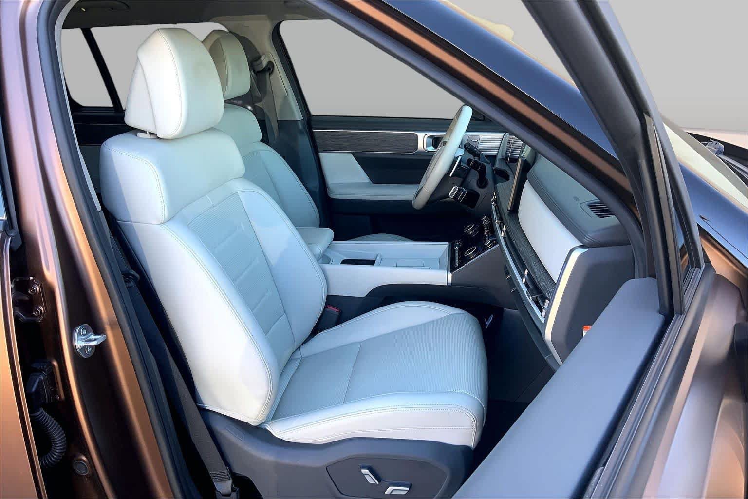 Used 2024 Hyundai Santa Fe Limited FWD image 9