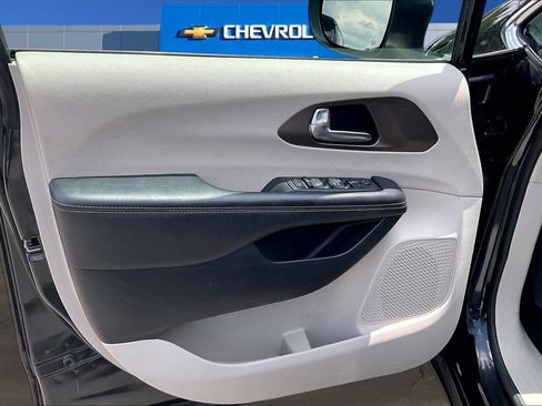 Used 2023 Chrysler Voyager LX FWD image 20