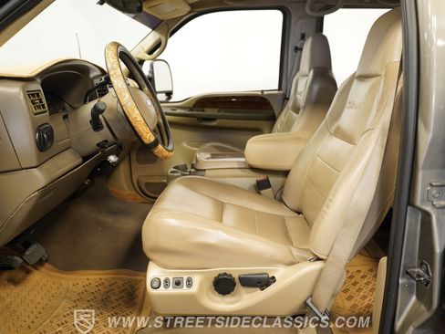 Used 2002 Ford Excursion Limited RWD image 3
