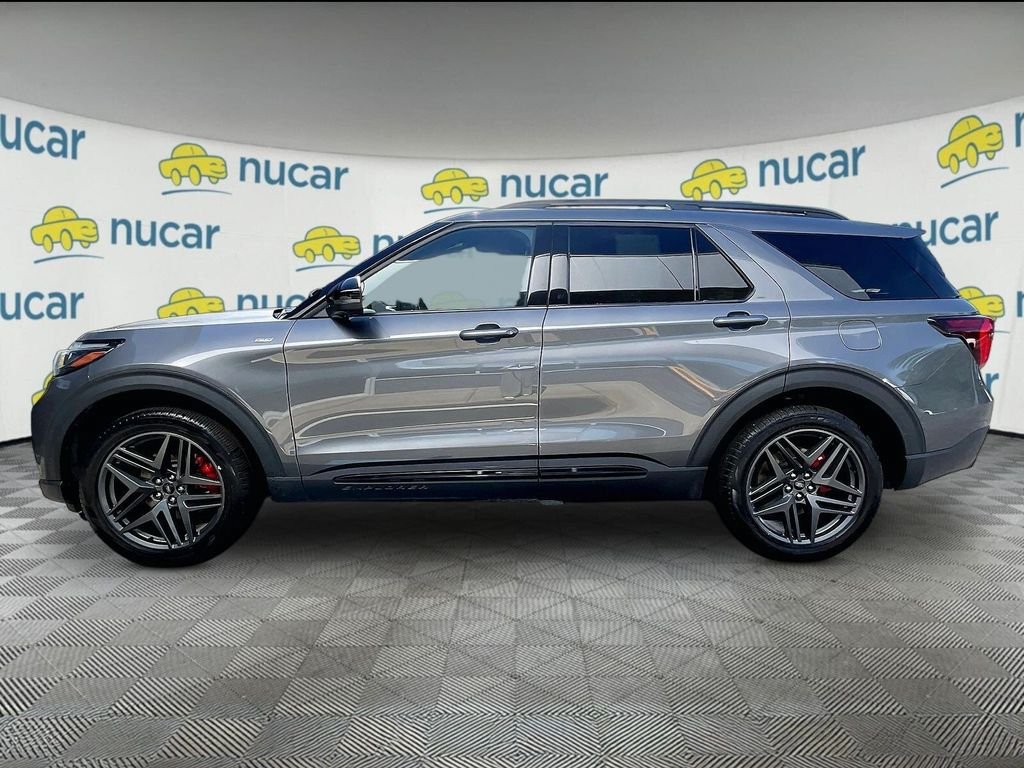 Used 2025 Ford Explorer ST-Line w/ ST-Line Street Pack AWD/4WD image 4