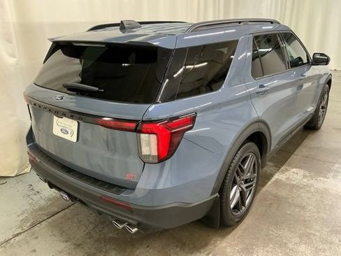 Used 2025 Ford Explorer ST AWD/4WD image 3