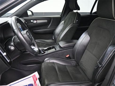 Used 2022 Volvo XC40 P8 Recharge Plus image 21