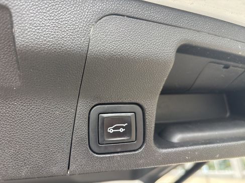 Used 2017 GMC Acadia SLT AWD/4WD image 48