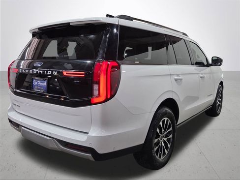 Certified 2025 Ford Expedition Platinum image 11