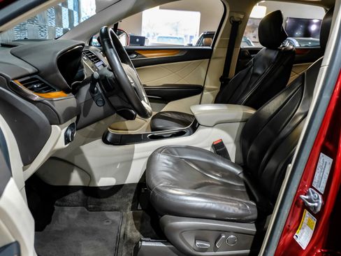 Used 2017 Lincoln MKC Select w/ Select Plus Package FWD image 4