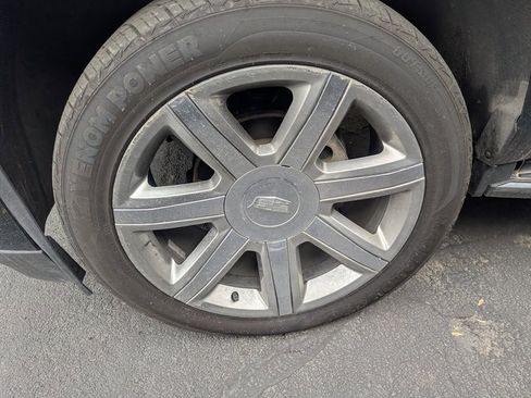 Used 2018 Cadillac Escalade ESV Premium Luxury image 10