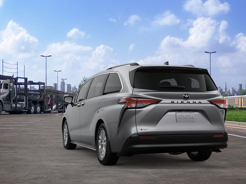 New 2026 Toyota Sienna XLE FWD image 7