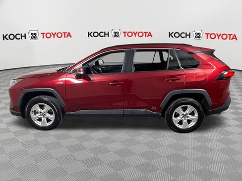 Used 2021 Toyota RAV4 XLE w/ Convenience Package AWD/4WD image 4
