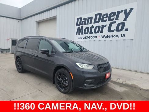 New 2026 Chrysler Pacifica Select image 1