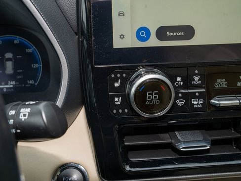 Used 2023 Toyota Highlander Limited image 20