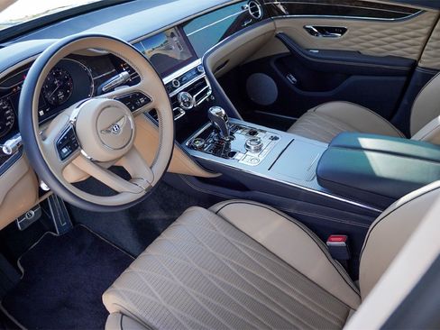 Certified 2023 Bentley Flying Spur W12 image 13